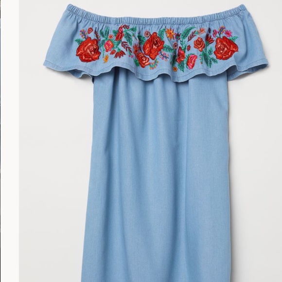 ❌SOLD❌ H&M Embroidered Off The Shoulder Chambray Dress 2 - Picture 7 of 7